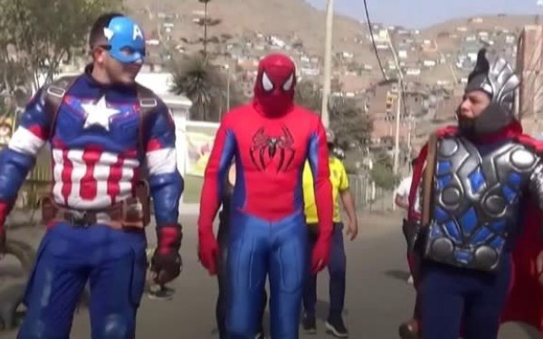 Περού: Αστυνομικοί ντύθηκαν Avengers και πολέμησαν τα ναρκωτικά (βίντεο)
