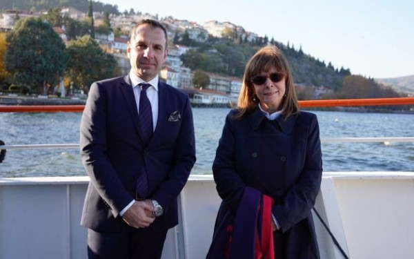 Καστοριά: Βόλτα στη λίμνη με το σκάφος «Ολυμπία» για την Πρόεδρο της Δημοκρατίας