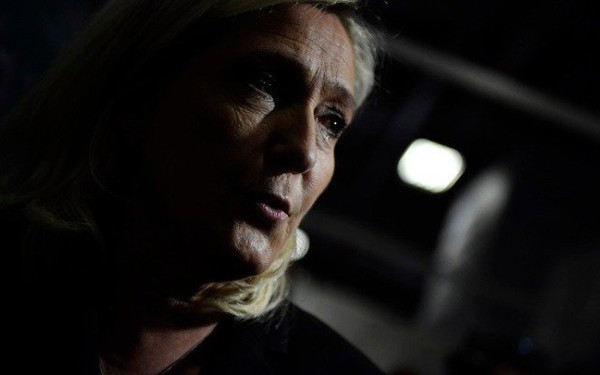 Γαλλία: Η Λεπέν και ο «μπροστινός» της Ζ. Μπαρντελά έπιασαν πρωτιά σε δημοσκόπηση για τις ευρωεκλογές