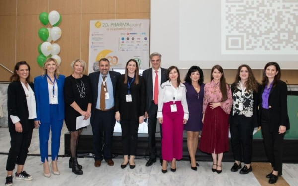 Ομπρέλα προστασίας για τις γυναίκες φαρμακοποιούς από τον ΦΣΘ - «Θήλαζα στο υπόγειο του φαρμακείου κάθε τρεις ώρες»