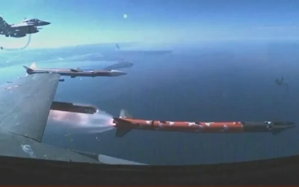 Πύραυλο αέρος - αέρος δοκίμασαν οι Τούρκοι - Δείτε βίντεο