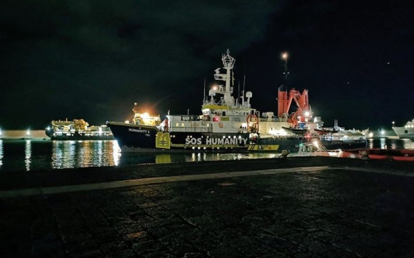 Η ακροδεξιά κυβέρνηση Μελόνι άναψε «πράσινο φως» για... επιλεκτική αποβίβαση προσφύγων από το Humanity 1