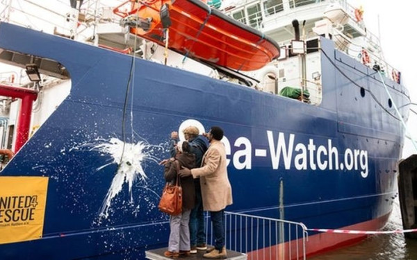 Ιταλία: Η Sea-Watch βάπτισε νέο πλοίο έρευνας και διάσωσης μεταναστών στη Μεσόγειο ως «αντίδραση» στην ακροδεξιά Μελόνι