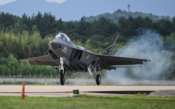 Η Νότια Κορέα «σηκώνει» εσπευσμένα μαχητικά αεροσκάφη