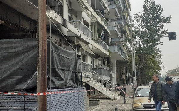 Θεσσαλονίκη: Τρόμος από την πυρκαγιά σε κατάστημα στην Κωνσταντίνου Καραμανλή - Δείτε φωτογραφίες και αποκαλυπτικό βίντεο