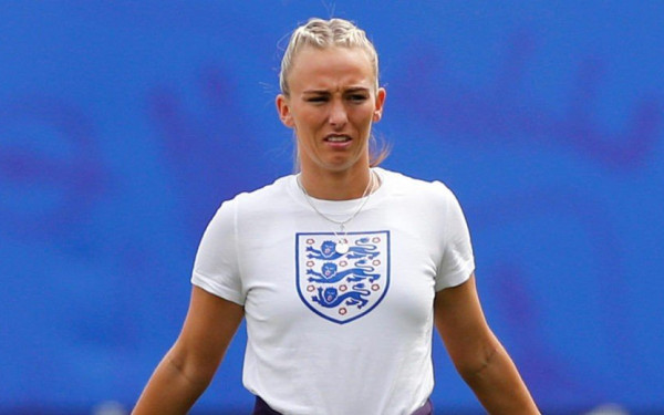 Η Αγγλία σπάει τα ταμπού: Βρετανίδα ποδοσφαιρίστρια θα λαμβάνει όλο το μισθό της ούσα έγκυος (βίντεο)