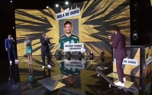 Βραζιλία: Ο κορυφαίος του πρωταθλήματος, Γκουστάβο Σκάρπα, παρέλαβε το βραβείο του κάνοντας skateboard (βίντεο)