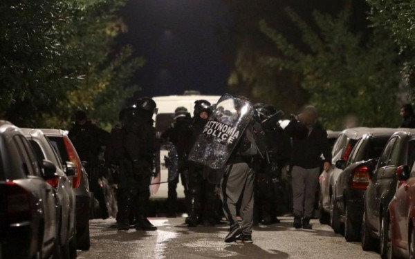 Βίντεο ντοκουμέντο: Η στιγμή που το φορτηγάκι του 16χρονου φεύγει από το βενζινάδικο