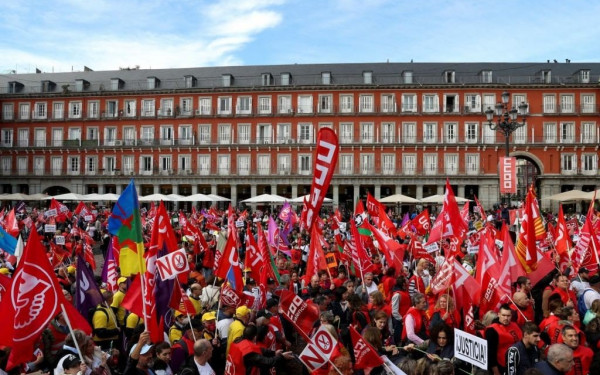 Στους δρόμους της Μαδρίτης χιλιάδες διαδηλωτές, υπέρ της δημόσιας υγείας