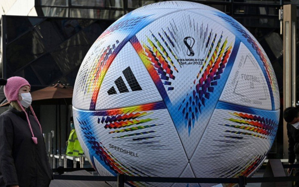 Την ώρα που η Κίνα παραμένει υπό την πολιτική του «zero-Covid», το Μουντιάλ προκαλεί την κατάθλιψη των κατοίκων (βίντεο)