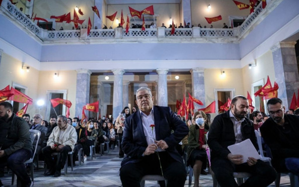 Δ. Κουτσούμπας: Περισσότερο επίκαιρα από ποτέ σήμερα τα μηνύματα της εξέγερσης του Πολυτεχνείου (φωτ.)