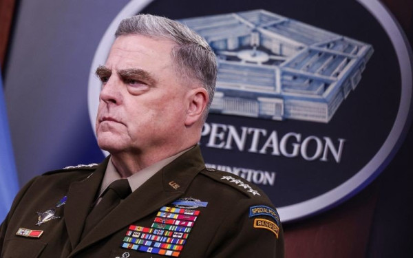 Ο αρχηγός των ενόπλων δυνάμεων των ΗΠΑ χαρακτηρίζει έγκλημα πολέμου τα ρωσικά πλήγματα σε ουκρανικές υποδομές