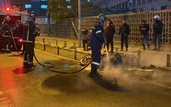 Θεσσαλονίκη - 17 Νοέμβρη: Έπεσαν οι πρώτες μολότοφ στο ΑΠΘ (φωτ.)