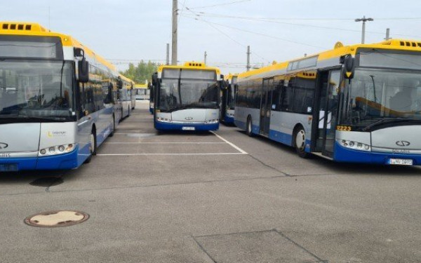 ΟΑΣΘ: Η... λεηλασία των λεωφορείων της Λειψίας και οι τρύπες στα μισθωμένα οχήματα