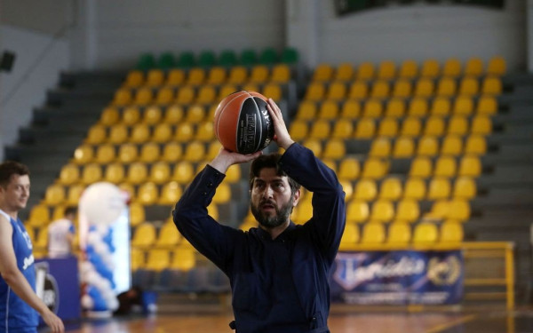 «Άνοιξε η γη και... κατάπιε» τον πατέρα Αντώνιο και την πρεσβυτέρα - Αγνοούνται μετά τη συνέντευξή τους (βίντεο)