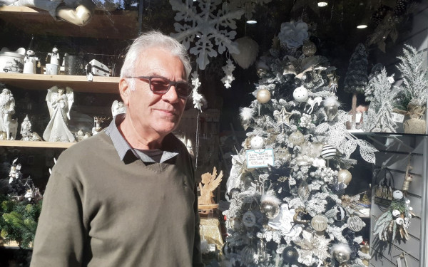 Θεσσαλονίκη: Χριστούγεννα με το... παλιό δέντρο - Οι τιμές τους, τα κλασσικά και τα... μοδάτα