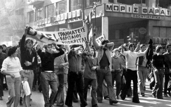 Πολυτεχνείο: Τα τρία φωτογραφικά καρέ που «έριξαν» την χούντα