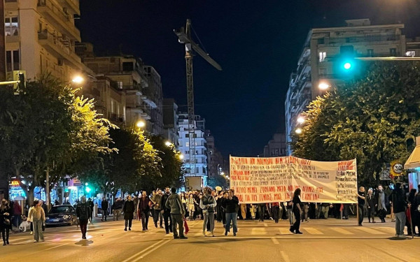 Θεσσαλονίκη:  Πάνω από 14.000 στη μεγάλη πορεία για το Πολυτεχνείο (φωτ. & βίντεο)