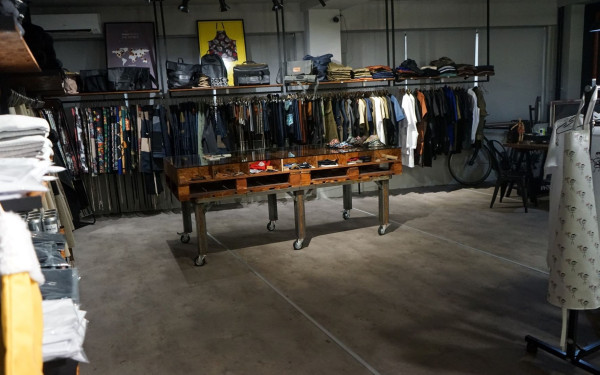 Οι χειροποίητες ποδιές από τη Θεσσαλονίκη, που προτιμώνται από επαγγελματίες μέχρι τη Νέα Ζηλανδία και την Ιαπωνία