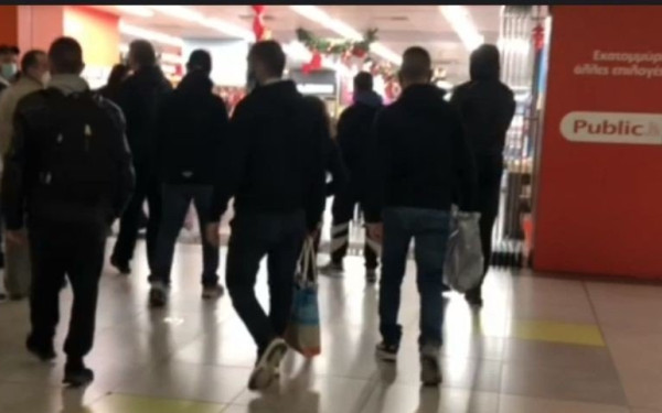 «Επίσκεψη» σε πολυκατάστημα αλυσίδας από τον «Ρουβίκωνα» ενόψει... Black Friday (βίντεο)