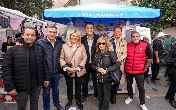 Ο «Πάγκος της Αλληλεγγύης» η νέα κοινωνική δράση που παρουσίασε στη λαϊκή Ξηροκρήνης ο Α. Τζιτζικώστας