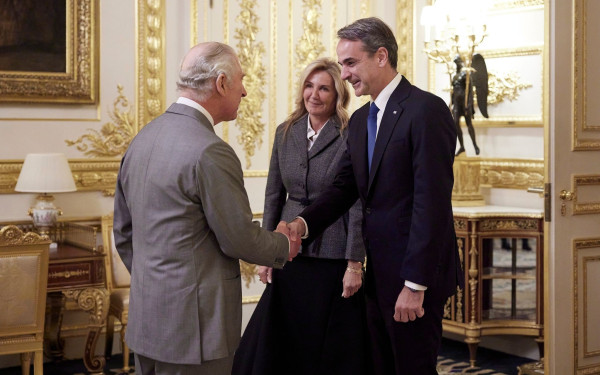 Οταν ο Βασιλιάς Κάρολος συνάντησε τον Κυριάκο Μητσοτάκη