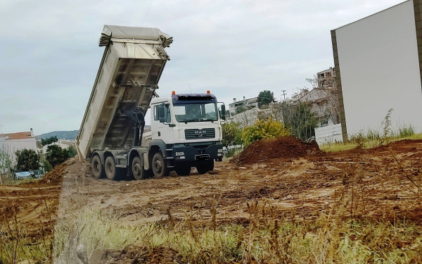 Τους έπιασαν στα… πράσα να πετάνε απόβλητα στην Ευκαρπία