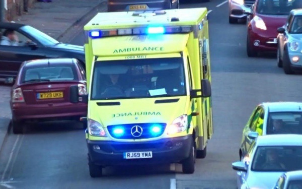 Βρετανία: Τεχνίτης καταπλακώθηκε από τηλεσκοπικό ουρητήριο σε δρόμο του Λονδίνου