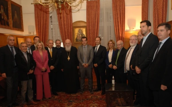Αρχιεπισκοπή και Φαρμακοβιομηχανία ανανέωσαν τη συνεργασία για δωρεάν φάρμακα στους απόρους