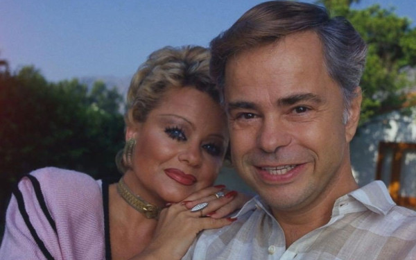 Θησαυρίζοντας.... εις το όνομα του Πατρός - H ιστορία της Τάμι Φέι Μπέικερ που πάει στα Όσκαρ (βίντεο, φωτ.)