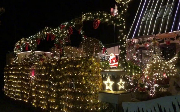 Γερμανία: Άναψαν 60.000 χριστουγεννιάτικα φωτάκια και δέχονται απειλές