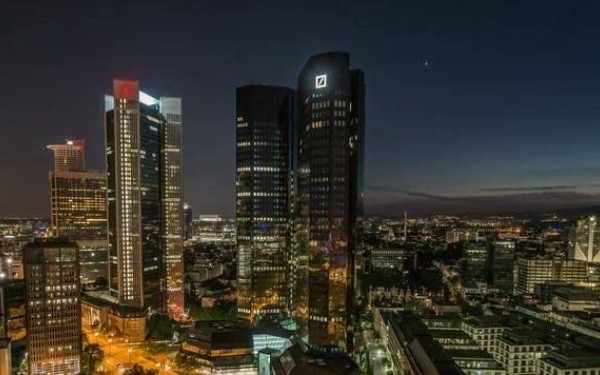 Deutsche Bank: Οι επενδυτές να εξετάζουν τις ελληνικές τράπεζες ως βιώσιμες επενδυτικές επιλογές