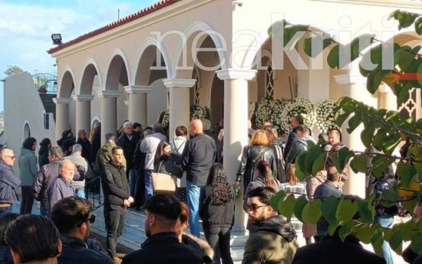 Θρήνος στην κηδεία της 21χρονης Έμμας στα Χανιά (φωτ.)