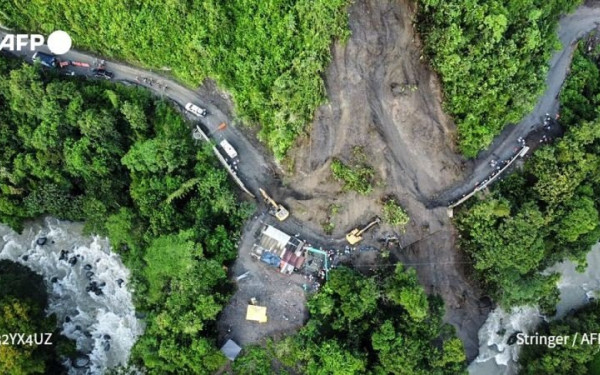Βαρύ πένθος στην Κολομβία: 27 νεκροί στο λεωφορείο που θάφτηκε στις λάσπες (βίντεο)