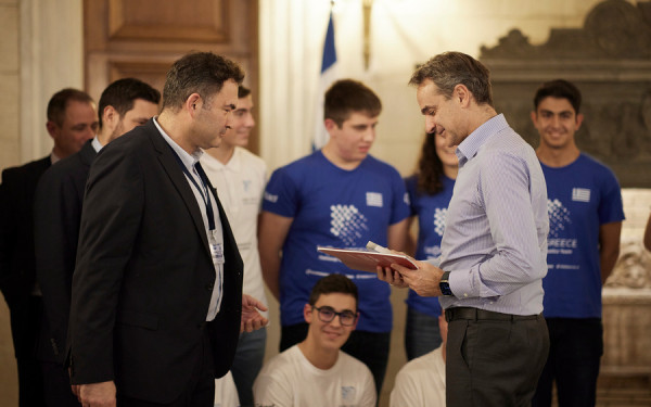 «Να γίνετε μέντορες στα μικρότερα παιδιά» παρότρυνε τα μέλη της Εθνικής Ομάδας Μαθητικής Ρομποτικής ο Κυρ. Μητσοτάκης