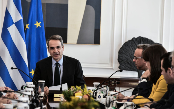 Μαξίμου - Σύσκεψη για καλλιτέχνες: Νομοθετική πρωτοβουλία για τον καθορισμό των αμοιβών στο δημόσιο