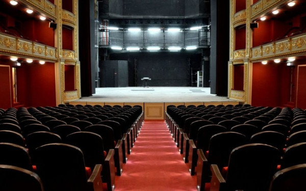 «Σιωπή, ο Βασιλιάς ακούει»: Μια μικρή όπερα με ελεύθερη είσοδο