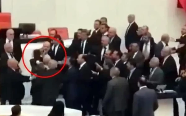 Τουρκία: Ξύλο στη βουλή στη συζήτηση για τον προϋπολογισμό - Στην εντατική βουλευτής της αντιπολίτευσης (βίντεο)