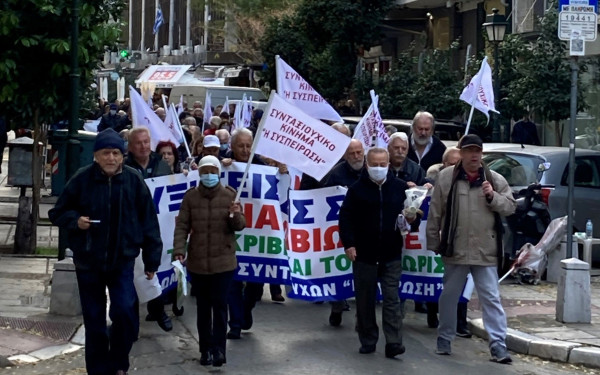 Θεσσαλονίκη: Συνταξιούχοι στο δρόμο για δώρα κι αναδρομικά