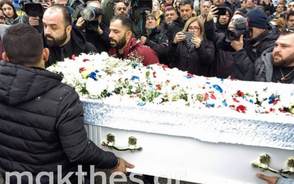 Θρήνος στον οικισμό Ρομά: Με τραγούδια αποχαιρετούν τον Κ. Φραγκούλη - Απαρηγόρητη η σύζυγός του (βίντεο, φωτ.)