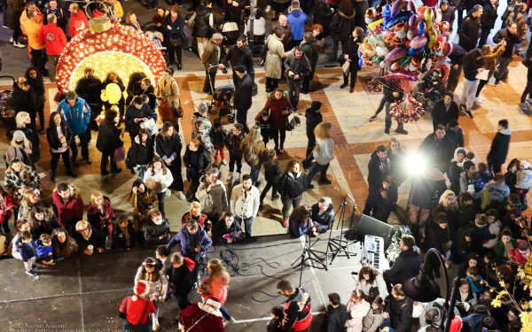 Νεάπολη-Συκιές: Σήμερα το άναμμα του δέντρου στα Πεύκα - Άναψε το δέντρο στο Ρολόι (φωτ.)