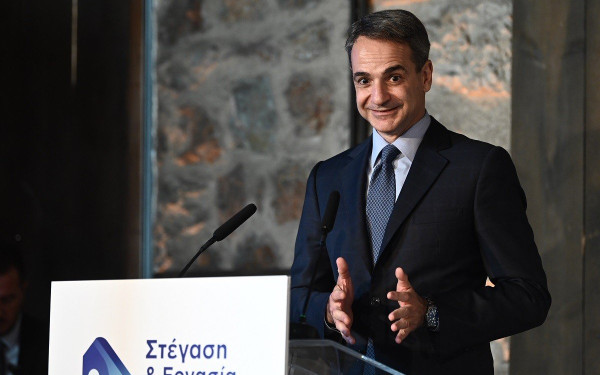 ΣΥΡΙΖΑ: Επίδομα 0,7 ευρώ την ημέρα για αγορά τροφίμων το food pass του Μητσοτάκη