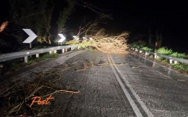 Δύσκολη νύχτα στην Ήπειρο - Ζημιές, διακοπές ρεύματος και κλειστές εθνικές οδοί από την κακοκαιρία (φωτ.)
