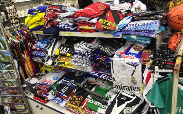 B. Eλλάδα: Βαριά «καμπάνα» 350.000 ευρώ για 30.000 προϊόντα-«μαϊμού» (φωτ.)