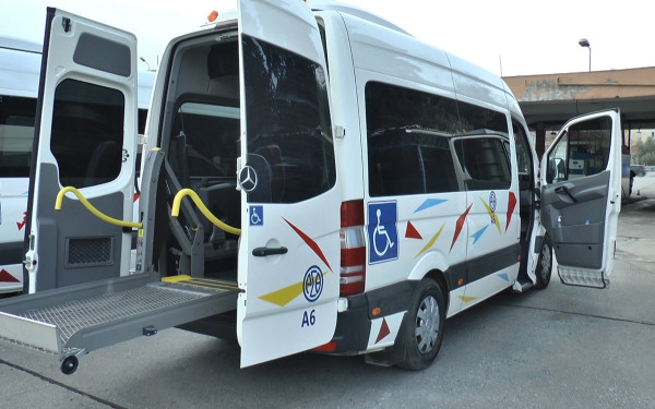 ΟΑΣΘ: Δύο μίνι λεωφορεία για μετακινήσεις ατόμων με αναπηρίες (βίντεο)