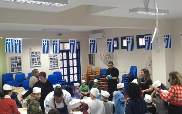 Θέρμη: Μάθημα μαγειρικής για τους μαθητές του νηπιαγωγείου και του δημοτικού (φωτ.)