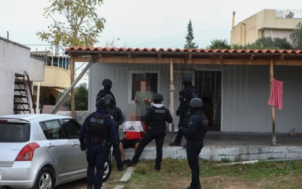 Σε εξέλιξη νέα επιχείρηση της ΕΛΑΣ στη Δυτ. Αττική μετά τα επεισόδια με Ρομά (φωτ.)