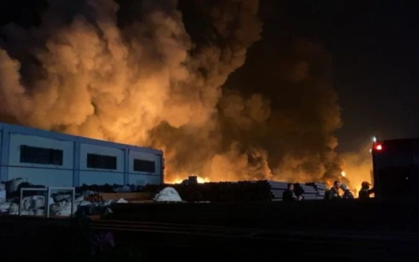 Νύχτα ταραχών στη Δ. Αττική: Συμπλοκές, φωτιές και ενέδρα Ρομά σε αστυνομικούς (βίντεο)