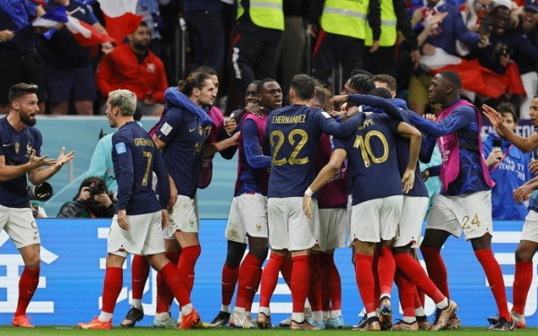 Γκολ και πρόκριση οι Γάλλοι, χαμένο πέναλτι και στο σπίτι τους οι Άγγλοι (βίντεο)