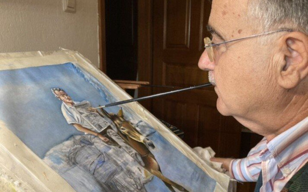 Ζωγραφίζει με το στόμα χριστουγεννιάτικους πίνακες